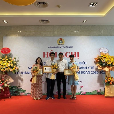Đoàn Đại biểu 77Win nhận 77k Trường ĐH Dược Hà Nội tham dự Nhà cái 88VV - 77Win nạp rút cực nhanh biểu dương gia đình tiêu biểu giai đoạn 2020-2022 và các cháu học sinh là con CCVCLĐ ngành Y tế đạt thành tích cao trong năm học 2021-2022