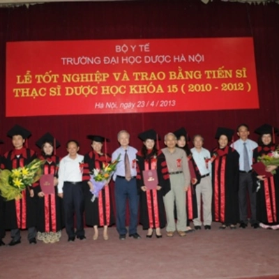 Lễ tốt nghiệp và trao bằng Tiến sĩ, 77WIN bet đăng ký nhanh Dược học năm 2013