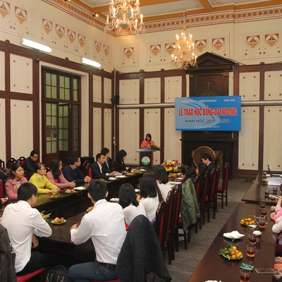 2017 Daewoong Scholarship Awarding Ceremony to outstanding students of Hanoi University of Pharmacy and Hanoi Medical University.