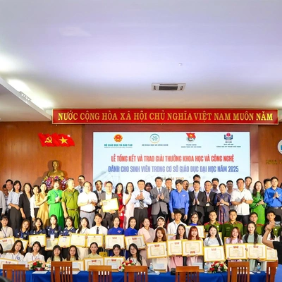 Sinh viên 77WIN ⭐️Trang Đăng Nhập Và Tải 77Win COM Mới đạt Giải thưởng Khoa học và Công nghệ năm 2025
